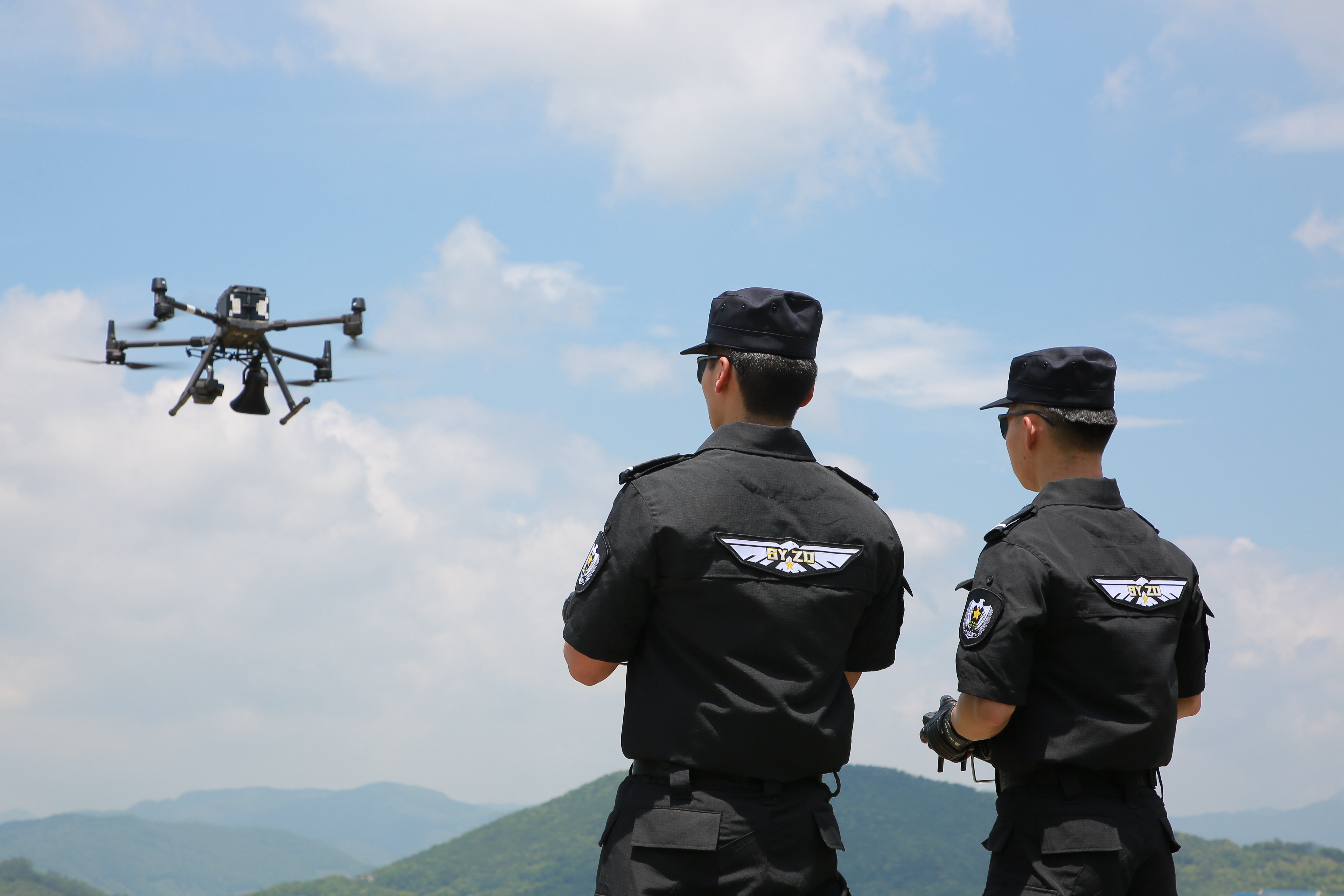 无人机搭载红外热成像技术赋能建筑外墙检测